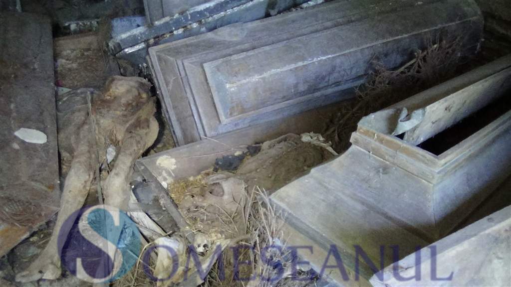 someseanul-cadavre mumificate cimitir Dealul Florilor Dej (1)